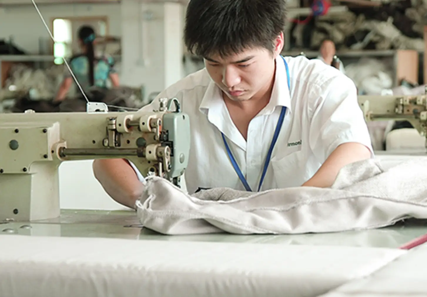 職人により組上げられる最高の一台3